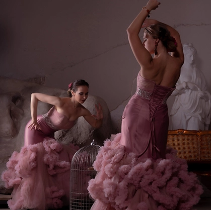 Подарите тематическую фламенко фотосессию в костюмах и с настоящими испанскими аксессуарами